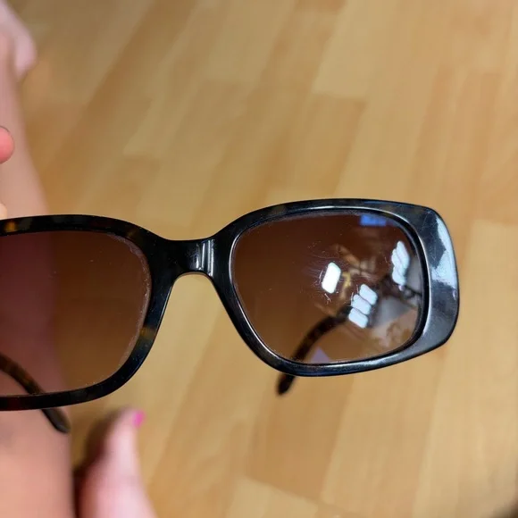 Quay Australia Karma Tortoise Shell Rectangle Sunglasses - Brown Gradient Lenses - Picture 13 of 13